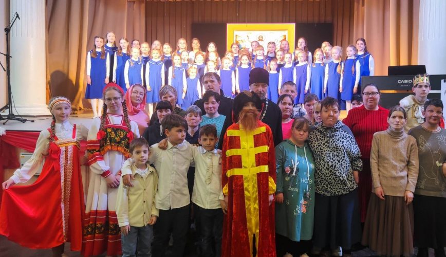 Жители дома - интерната посетили Епархиальный Пасхальный концерт