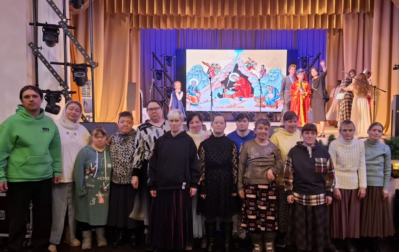 Жители дома - интерната посетили Епархиальный Рождественский концерт